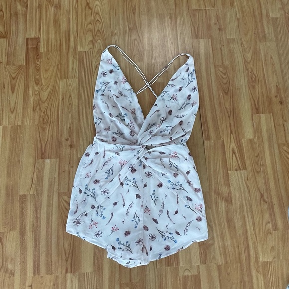 Superdown Jenny Twist Front Romper Pink Floral M14 - Picture 4 of 8